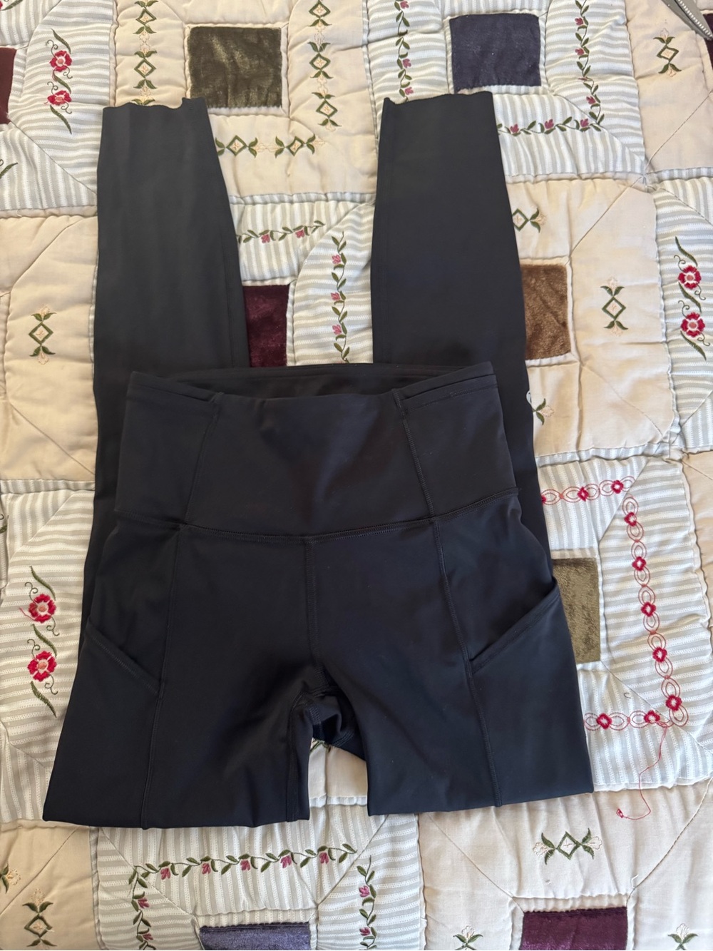 lululemon athletica Black High-Rise Pocket Leggings super comfortable!